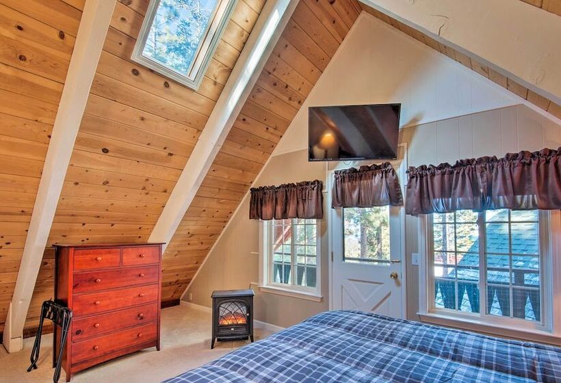 South Lake Tahoe Home W/ Deck & Mountain View!