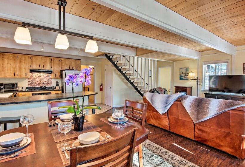 South Lake Tahoe Home W/ Deck & Mountain View!