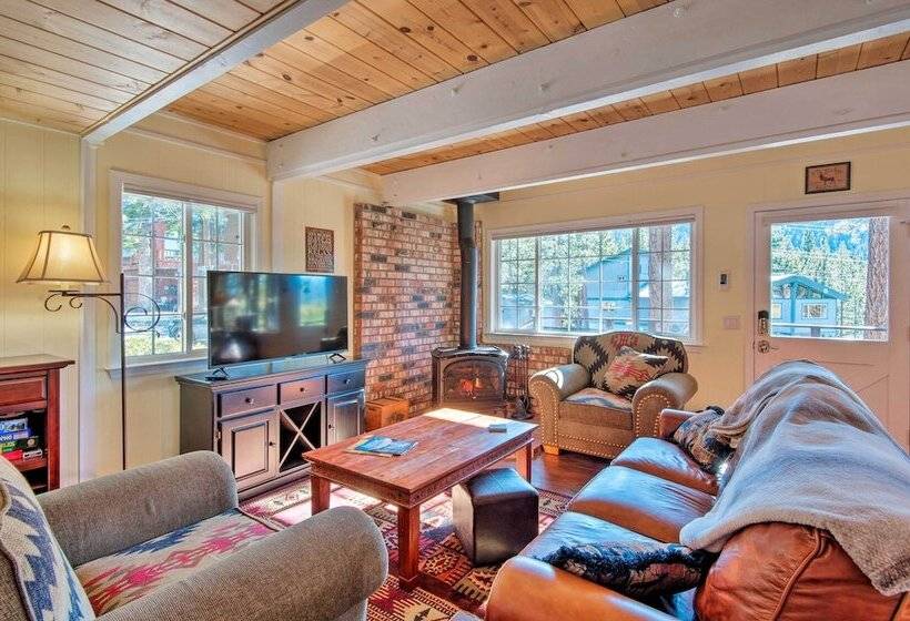 South Lake Tahoe Home W/ Deck & Mountain View!