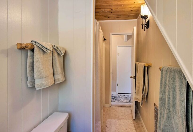 South Lake Tahoe Home W/ Deck & Mountain View!