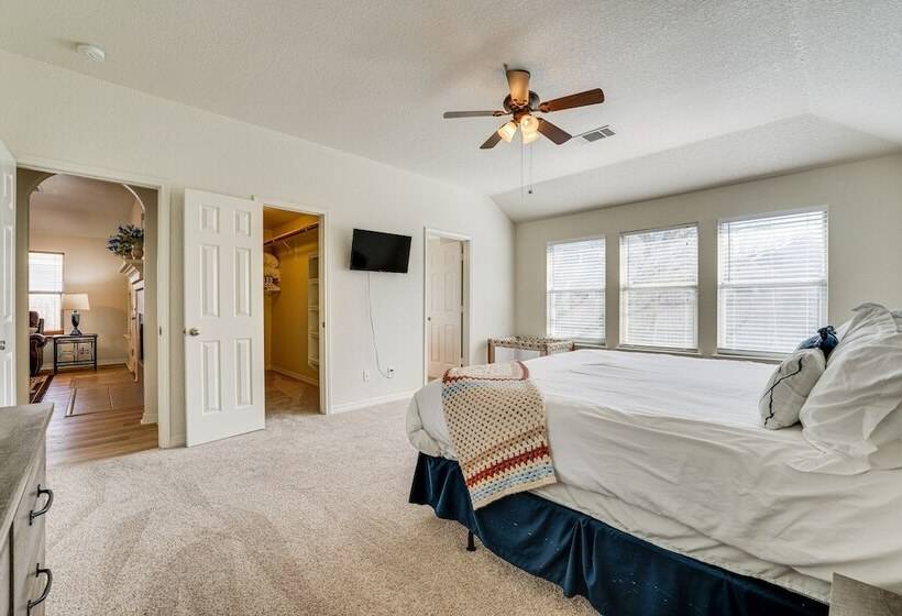 San Antonio Home W/ Game Room, 9 Mi To Seaworld!