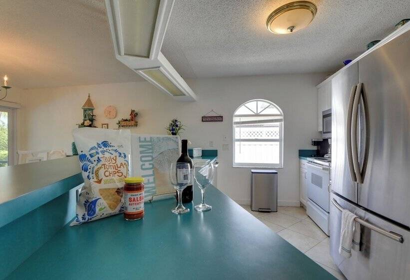 Pool, Lake & Sunset Views: Home In Sarasota