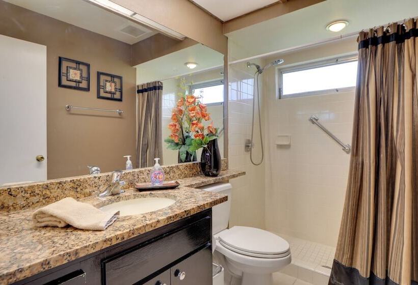 Pool, Lake & Sunset Views: Home In Sarasota