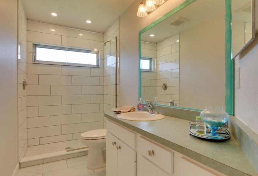 Pool, Lake & Sunset Views: Home In Sarasota