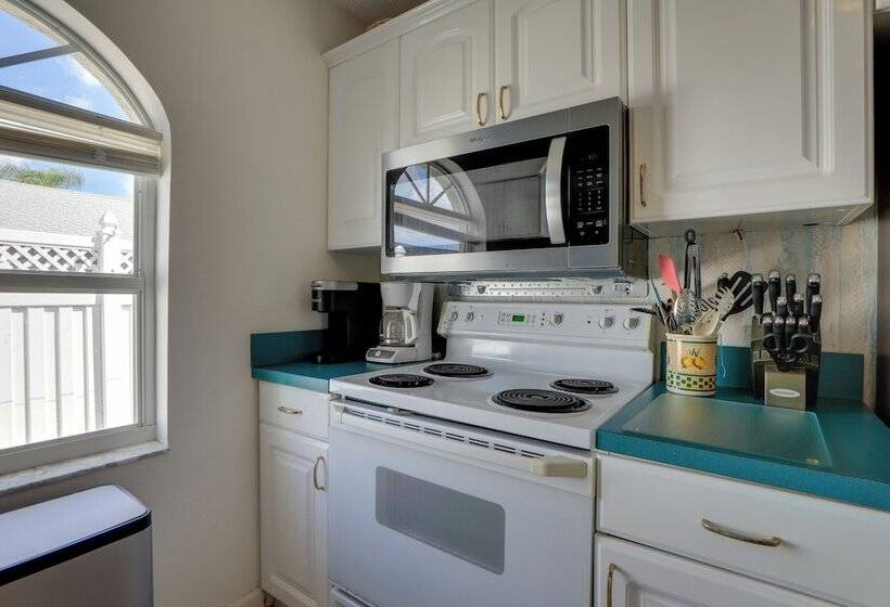 Pool, Lake & Sunset Views: Home In Sarasota