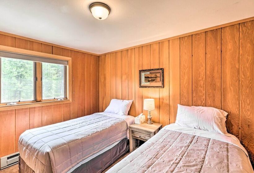 Scenic Forest Lodge Outside Glacier National Park!