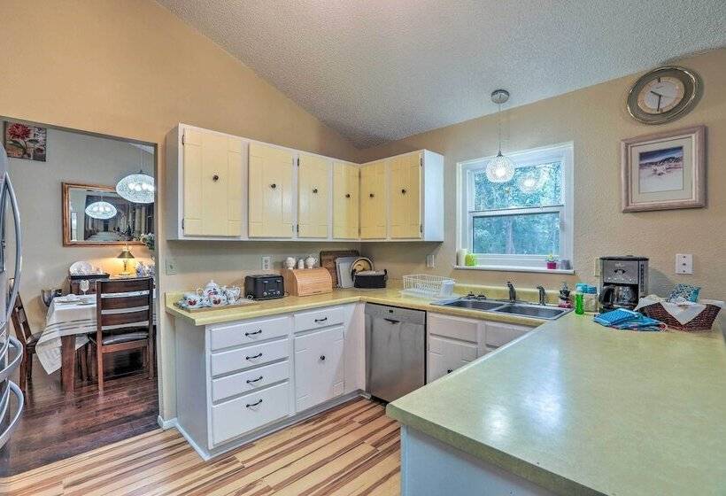 Scenic Woodland Park Cottage W/ Deck + Grill!