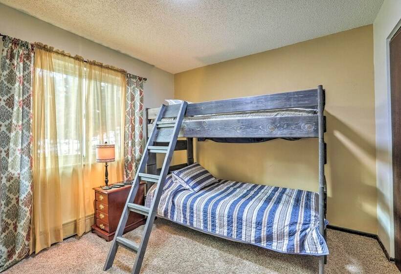 Scenic Woodland Park Cottage W/ Deck + Grill!