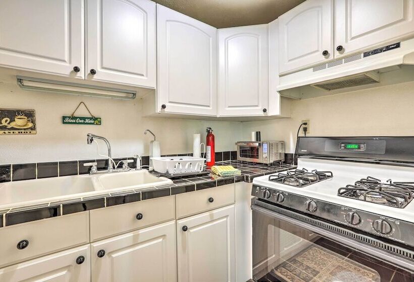 Scenic Woodland Park Cottage W/ Deck + Grill!