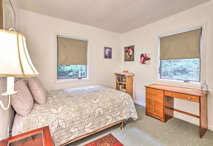 Secluded Bass Lake Cabin, 9 Mi. To Traverse City!