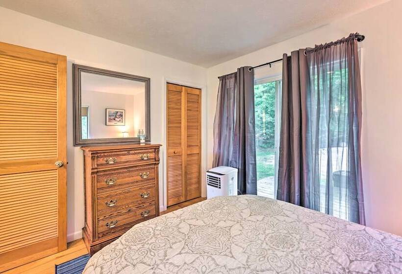 Secluded Bass Lake Cabin, 9 Mi. To Traverse City!