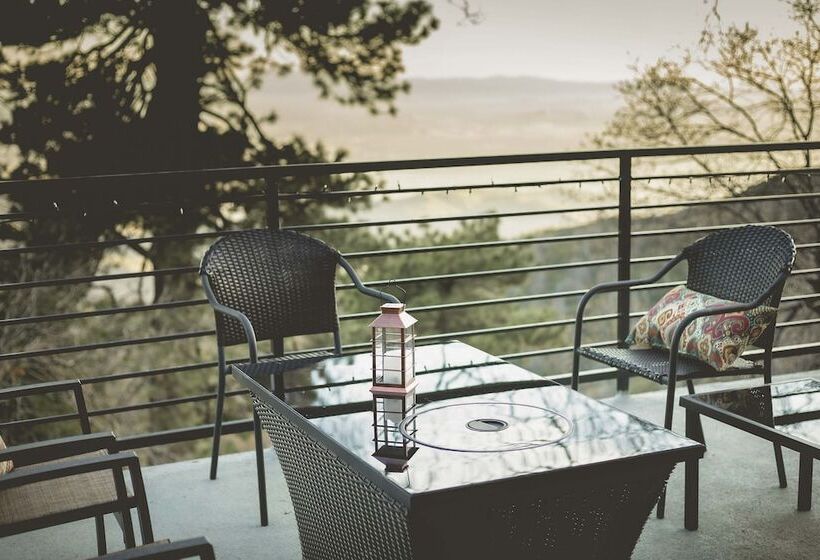 Secluded Home On 1 Acre Lot W/ Unparalleled Views