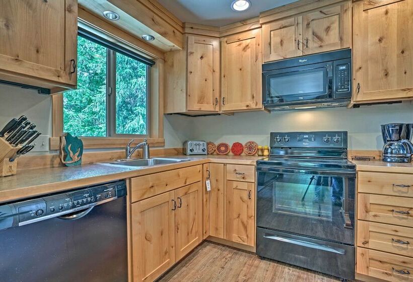 Private Leavenworth Cabin W/ Mtn Views & Fire Pit