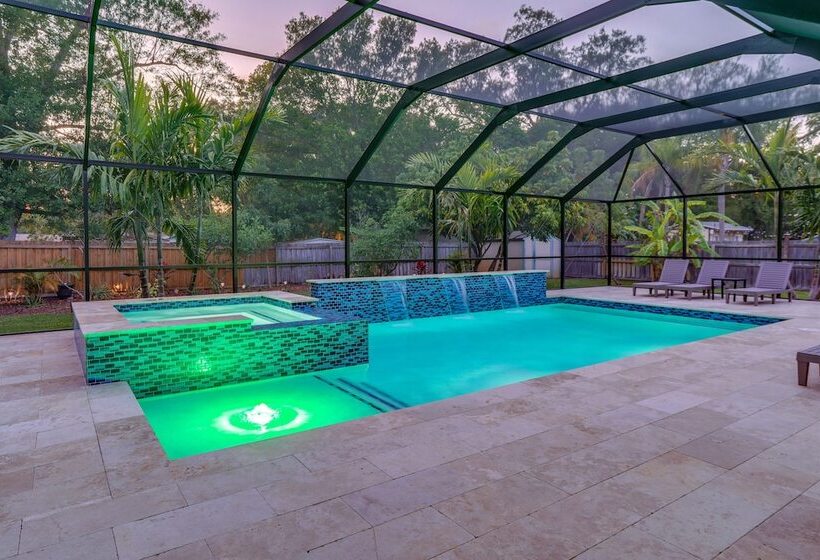 Seminole Home W/ Heated Pool + Spa ~ 4 Mi To Ocean