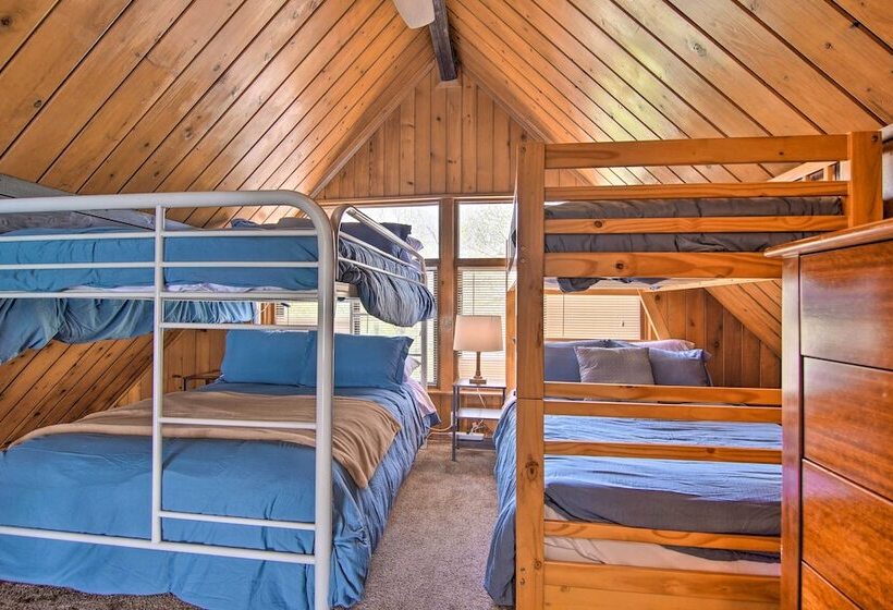 Serene Lakefront Escape: Boat Dock & Grill!