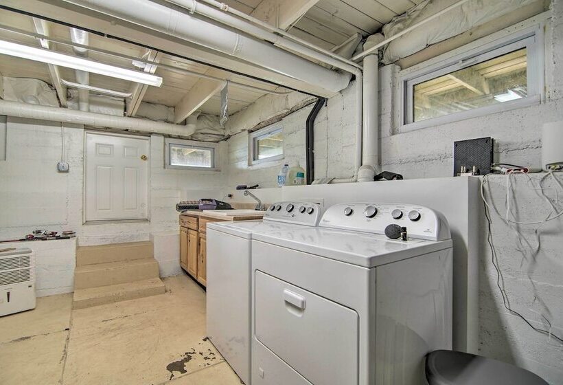 Serene Lakefront Escape: Boat Dock & Grill!