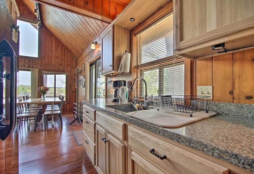 Serene Lakefront Escape: Boat Dock & Grill!