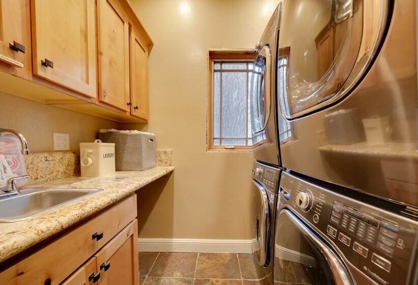 Sleek Reno Lake Tahoe Retreat, 4 Mi To Ski Mt Rose