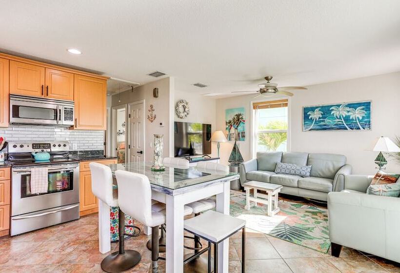South Hutchinson Island Cottage W/ Beach Access!