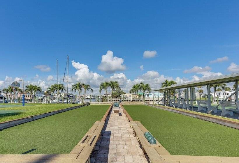 South Hutchinson Island Cottage W/ Beach Access!