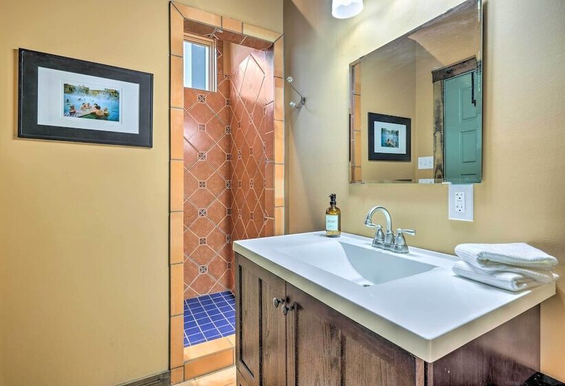 Spacious Canyon Lake Home On 3 Acre Property