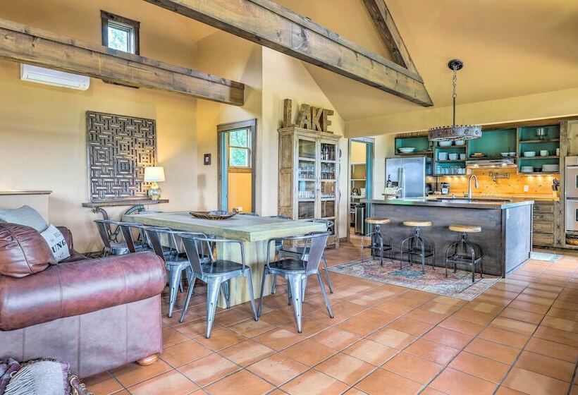 Spacious Canyon Lake Home On 3 Acre Property