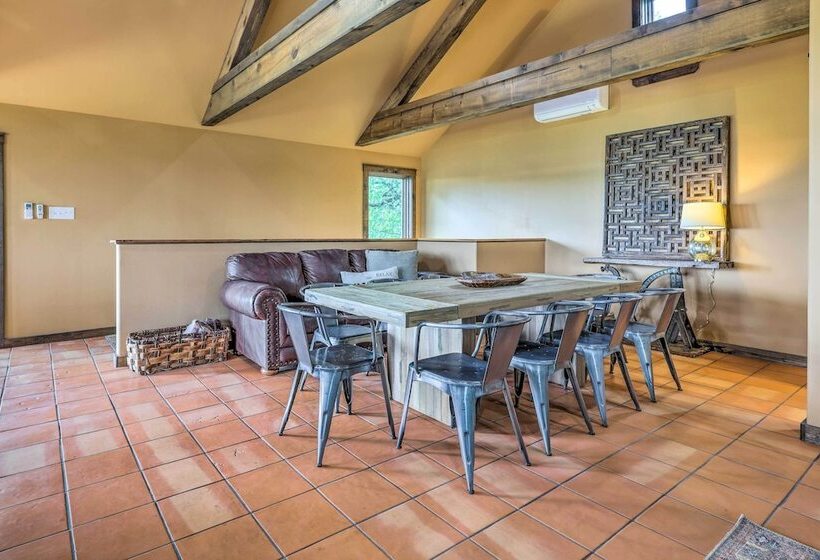 Spacious Canyon Lake Home On 3 Acre Property