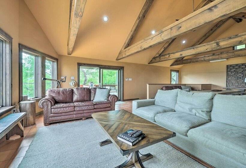 Spacious Canyon Lake Home On 3 Acre Property