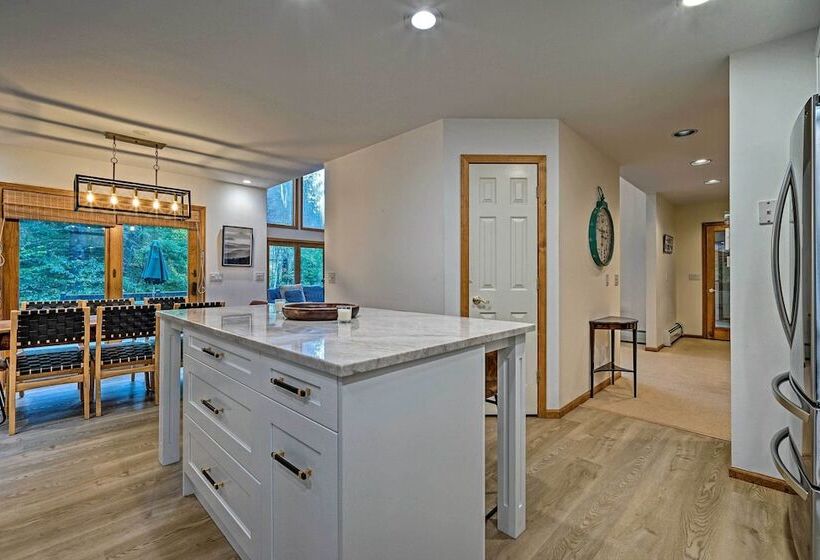 Spacious Dover Refuge ~ 5 Mi To Mount Snow!