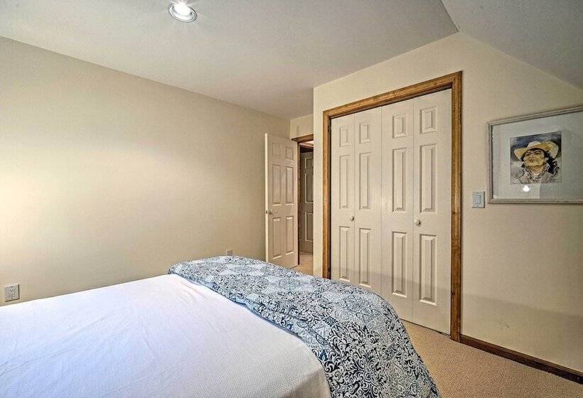 Spacious Dover Refuge ~ 5 Mi To Mount Snow!