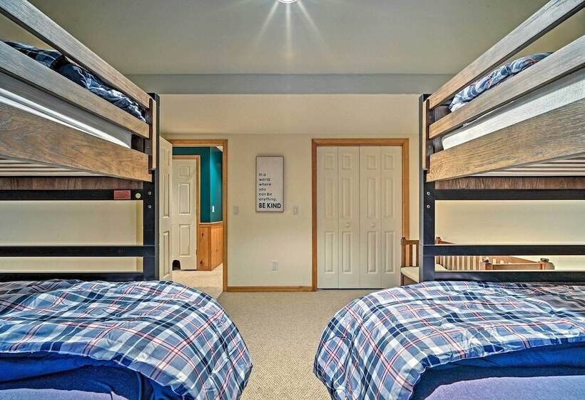 Spacious Dover Refuge ~ 5 Mi To Mount Snow!