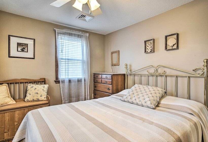 Spacious East Falmouth House   Walk To Great Pond!