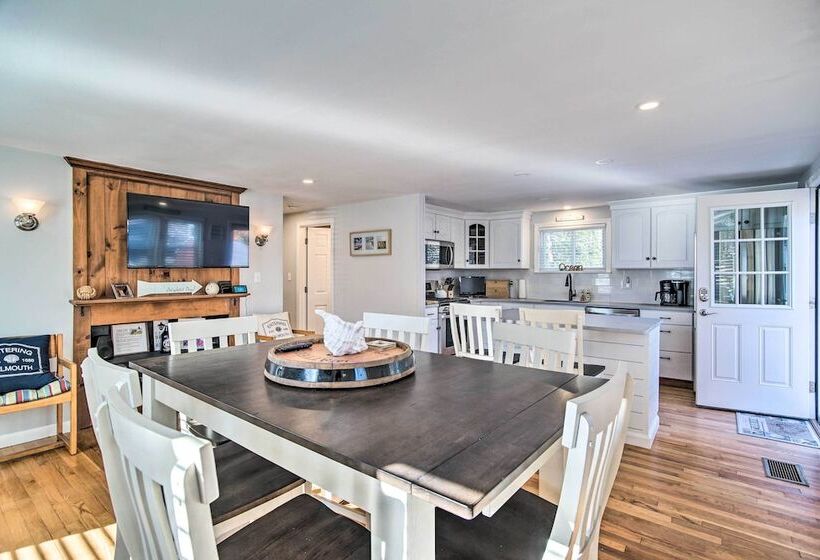 Spacious East Falmouth House   Walk To Great Pond!