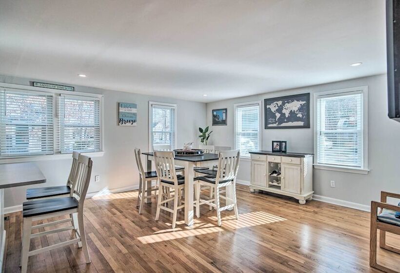 Spacious East Falmouth House   Walk To Great Pond!