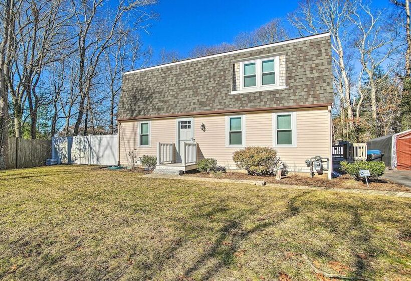 Spacious East Falmouth House   Walk To Great Pond!