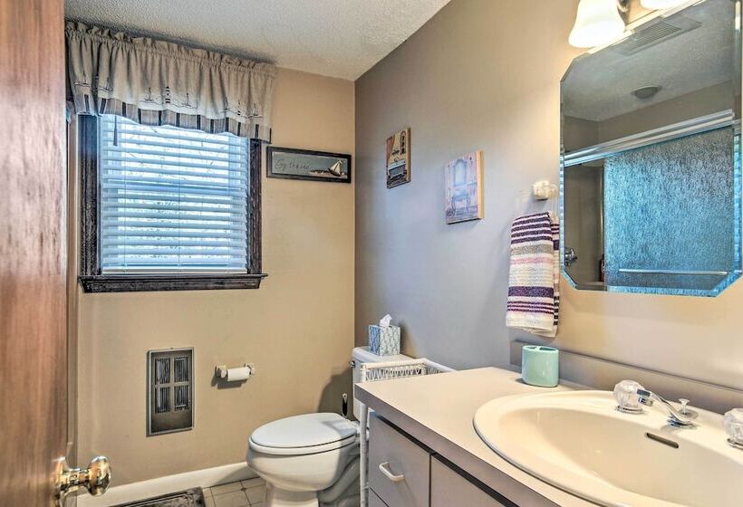 Spacious East Falmouth House   Walk To Great Pond!