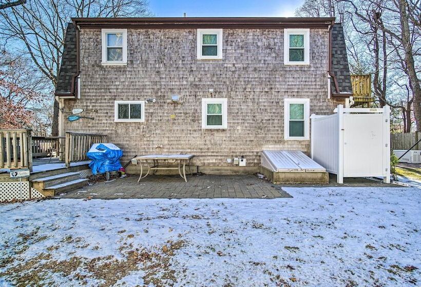 Spacious East Falmouth House   Walk To Great Pond!