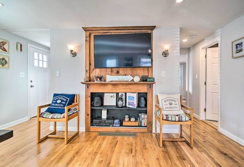 Spacious East Falmouth House   Walk To Great Pond!