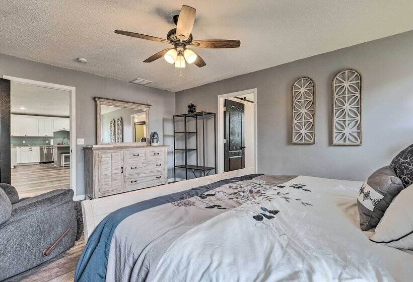 Spacious Home W/ Sunroom, 15 Mi To Pensacola!