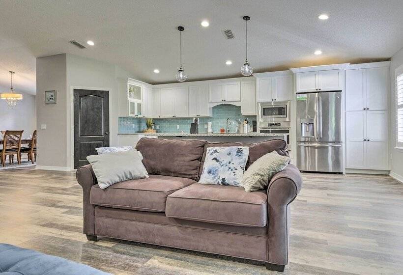 Spacious Home W/ Sunroom, 15 Mi To Pensacola!