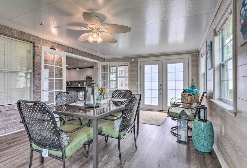 Spacious Home W/ Sunroom, 15 Mi To Pensacola!