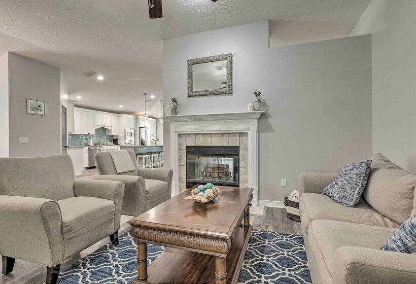 Spacious Home W/ Sunroom, 15 Mi To Pensacola!