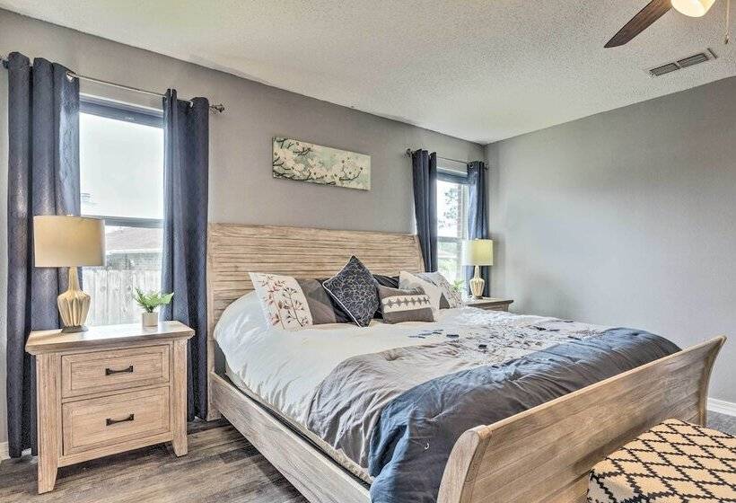 Spacious Home W/ Sunroom, 15 Mi To Pensacola!