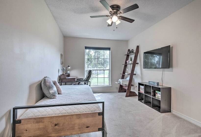 Spacious Home W/ Sunroom, 15 Mi To Pensacola!