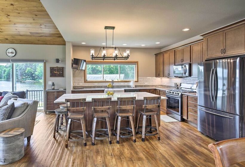 Spacious Lakeside Family Home On Big Bearskin Lake