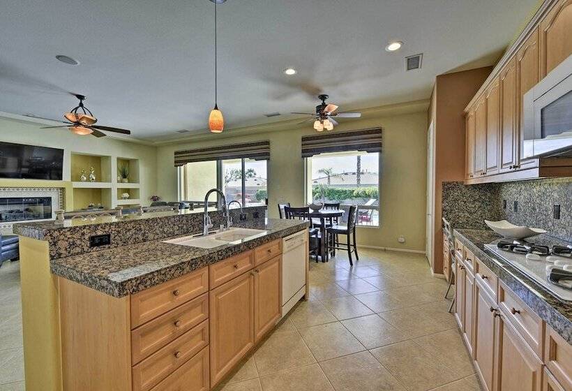 Spacious Palm Desert Home W/pool & Jacuzzi By Golf