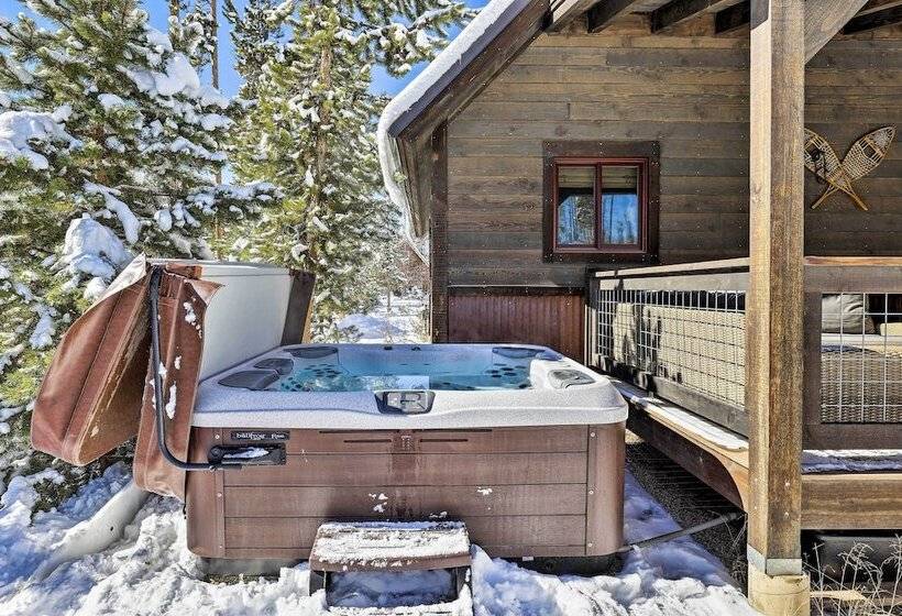 Spacious Grand Lake Cabin W/ Hot Tub & Deck