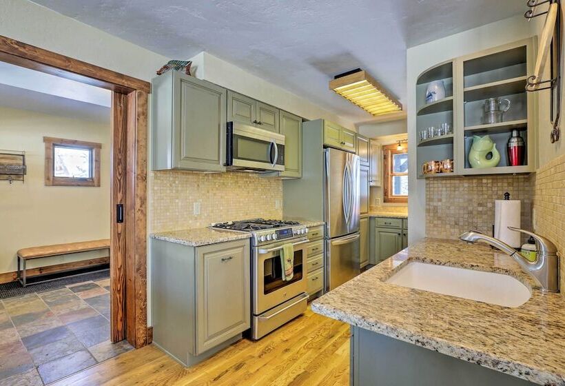 Spacious Grand Lake Cabin W/ Hot Tub & Deck