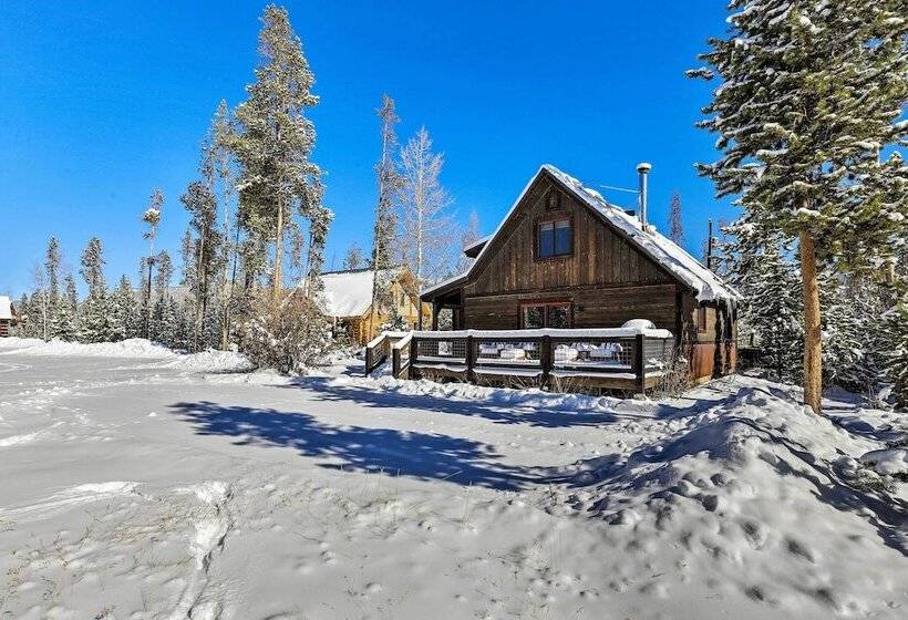 Spacious Grand Lake Cabin W/ Hot Tub & Deck