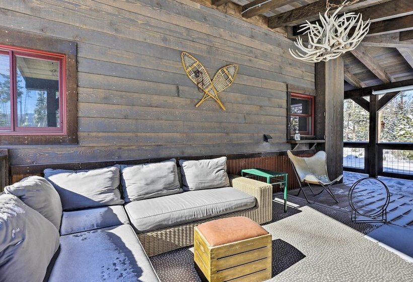 Spacious Grand Lake Cabin W/ Hot Tub & Deck